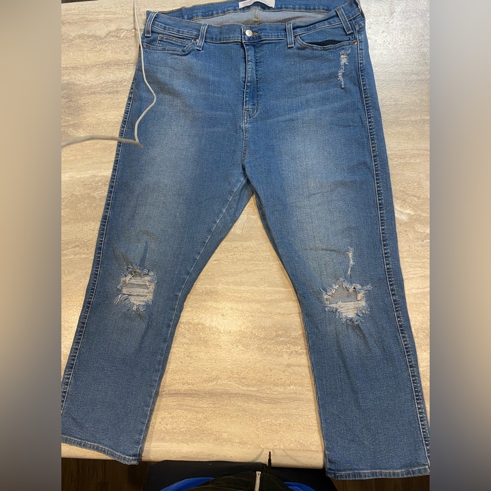Signature by Levi Strauss Women’s 22W High Rise Straight Jeans Distressed plus